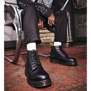 DR MARTENS AIR 1460 SMOOTH LEATHER LACE UP WATERPROOF BOOTS BLACK MEN’S SIZE 12